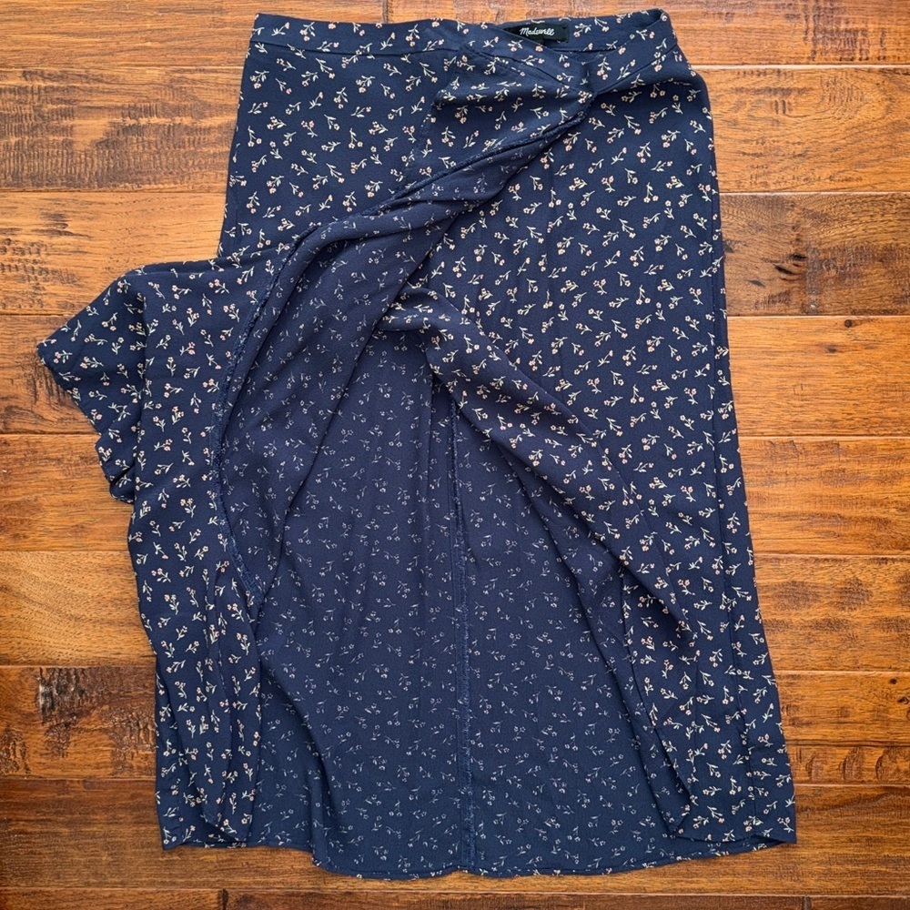 Madewell Navy Ruffle-Wrap Midi Ski Floral Skirt, size 4 - Picture 2 of 8